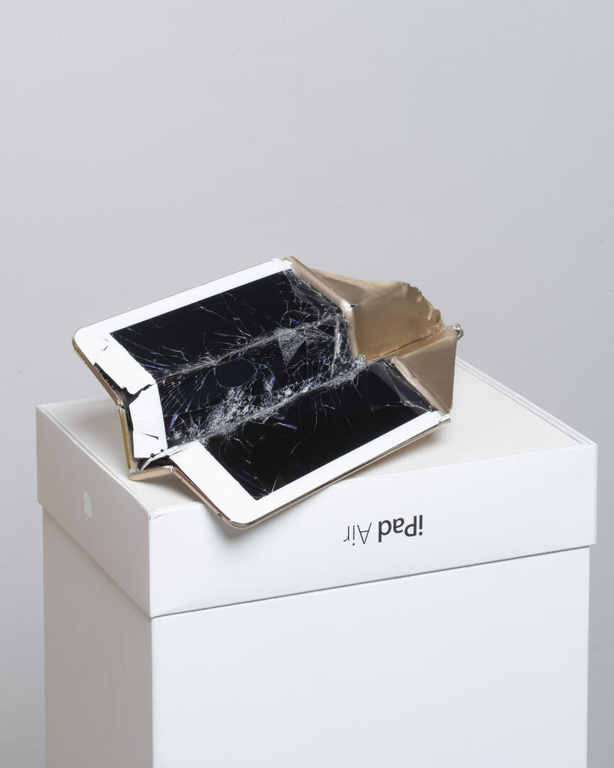 A1566 / iPad Air Folded / 5x16x21cm / 2025