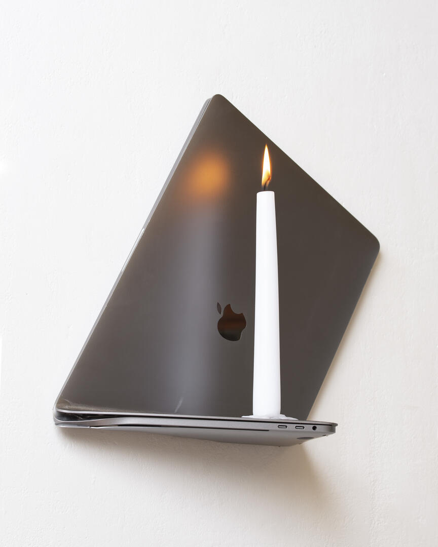 A1707 / Macbook pro folded & Candle / 13x35x24cm / 2025