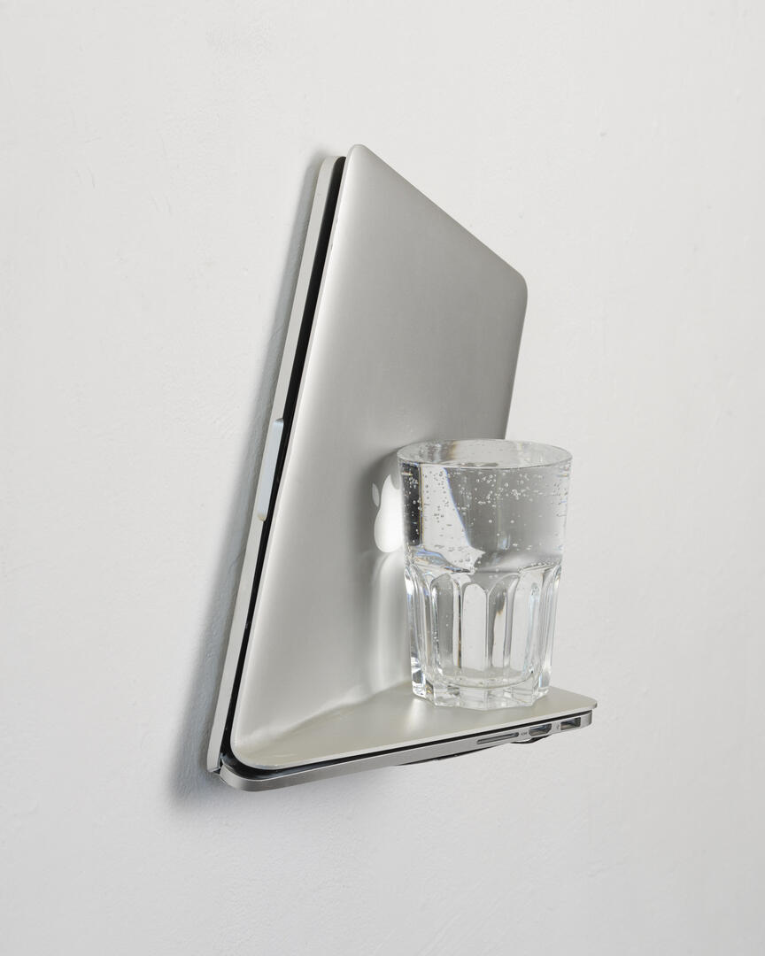 A1425 / Macbook pro folded & Glass / 1,8x31,4x21cm / 2024