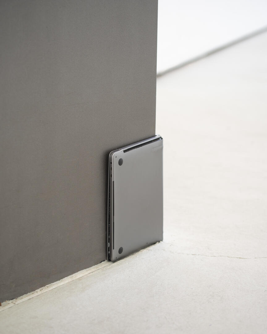 „Kantenschoner“ / Macbook pro folded 1,55x34,9x24cm / 2023